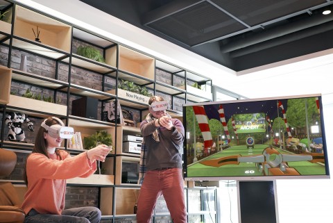 SK텔레콤은 VR 벤처게임회사인 픽셀리티게임즈와 함께 크레이지월드 VR 베타 테스트를 시작한다