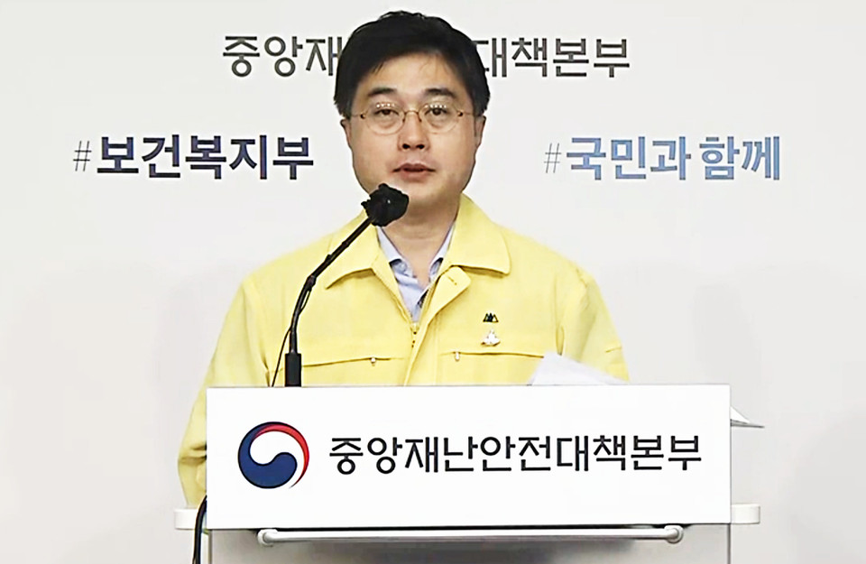 윤태호 중앙사고수습본부 방역총괄반장이 31일 정부세종청사에서 열린 코로나19 정례 브리핑에서 발언하고 있다.
