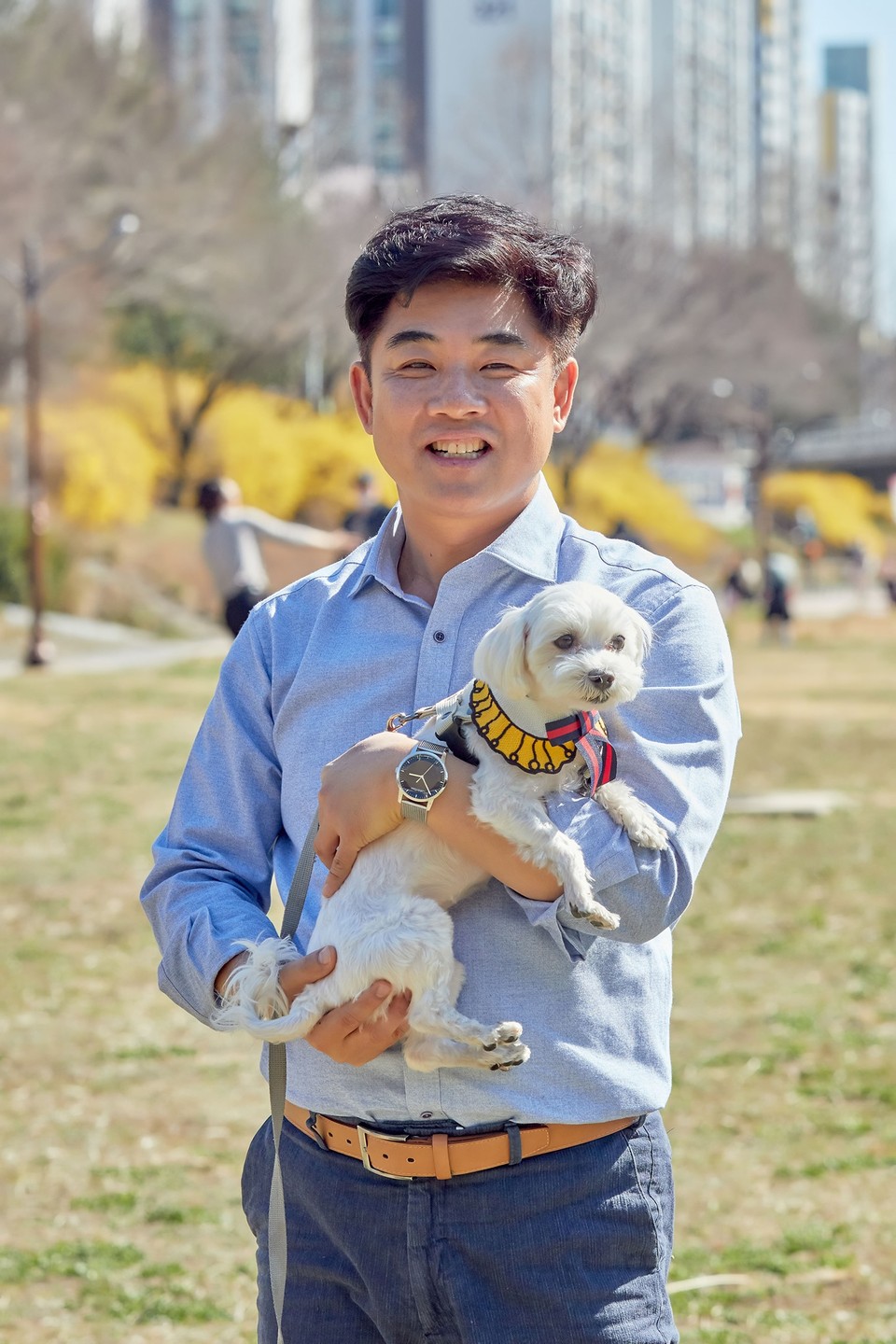 김병욱 더불어민주당 의원이 강아지를 안고 있다.(김병욱의원 페이스북)
