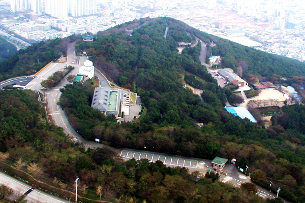 부산시 금련산 청소년 수련원 전경