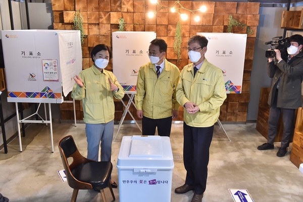 이병진 부산시장 권한대행은 4. 6. 14:00, 가야1동 제5투표소 방문해 투표소 방역 준비상황 확인(사진제공=부산시)