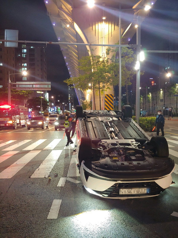 전도된 교통사고 현장