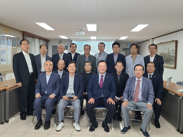 부산광역시재향경우회장단과 고문단 기념촬영