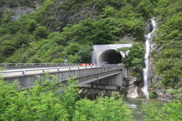 영월동강터널폭포
