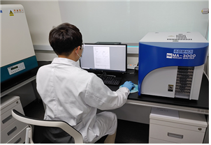 수산물 안전성  검사 광경