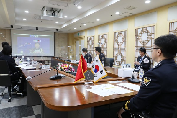 인천경찰청이 中國 산동성 공안청과 화상시스템을 통해 '우호협력회의'를 하고 있다(사진=인천경찰청)