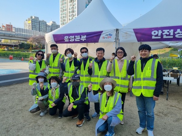 APEC 2025 자원봉사단 모집 안내 및 활동 장면