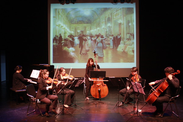 인음챔버오케스트라(음악이 있는 밝은 사회의 육성을 목적으로 인천의 음악 전공자들로 구성, 창단하여 지역과 나라에 상관없는 다양한 연주회를 통해 시민들에게 많은 클래식 공연을 제공함은 물론 젊은 연주인들의 연주능력 향상에도 많은 역량을 발휘하고 있는 전문 클래식 음악연주 단체)