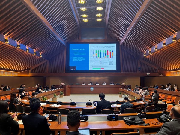 서울특별시, 인천광역시, 경기도가 유엔환경계획(UNEP )과 공동으로 수도권 지역의 대기질 개선 정책 성과와 전망 등을 담은 ｢서울, 인천, 경기지역의 대기질 개선 경험과 시사점｣ 보고서를 발표하고 있다.(사진=인천시)