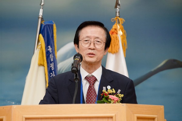 자총회장 취임식에서 축사 중인 이갑준 구청장