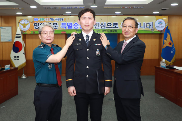 좌측/우철문 부산경찰청장, (중앙)특진승진자, 우측/ 우종수 국가수사본부장