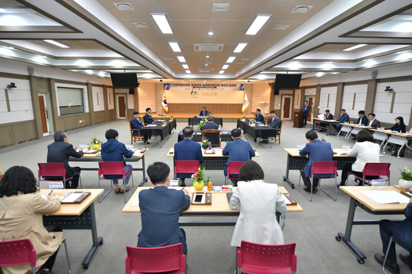 강원특별자치도 동해안권 상생발전협의회는 10월 26일 속초시청 신관 5층 대회의실에서 제10차 정례회를 개최했다고 밝혔다.(사진=속초시 제공)