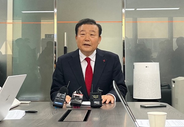 지난 23일 양재생 은산해운항공 회장이제25대 부산상공회의소회장 선거 출마를 알렸다.