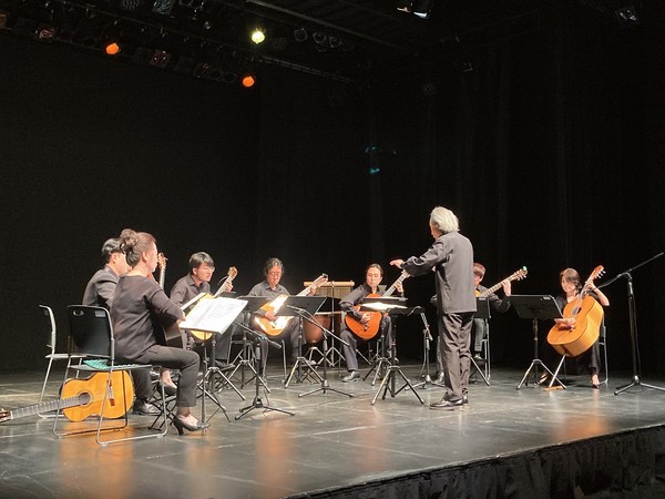 '리여석과 함께하는 기타 음악 여행' 공연 장면