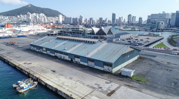 부산시 문화유산으로 등재된 부산항 1부두 전경