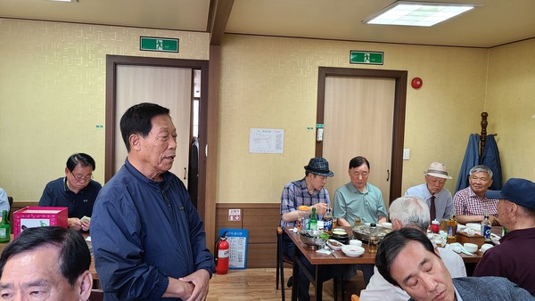 이상길 회장이 인사말과 향후 운영 방향에 대한 설명을 하고 있다.