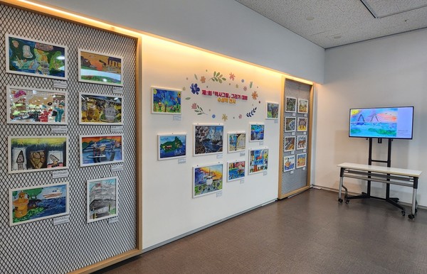 (재)인천중구문화재단이 영종역사관 1층 로비 팝업 전시존에서 ‘제2회 「역사 그림」 그리기 대회 수상 작품 전시회’를 개최한다.(사진=인천중구청)