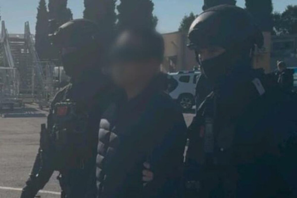 권도형(가운데) 전 테라폼랩스 대표 (몬테네그로 경찰 사이트 캡처)