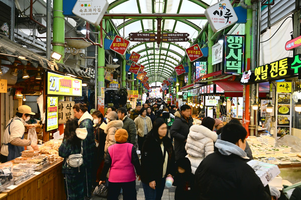 속초관광수산시장(속초시 제공)