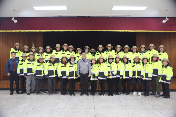 괴산경찰서는 20일 경찰서 3층 대회의실에서 아동안전지킴이 34명이 참석한 가운데 출범식을 가졌다. (사진=괴산경찰서 제공)