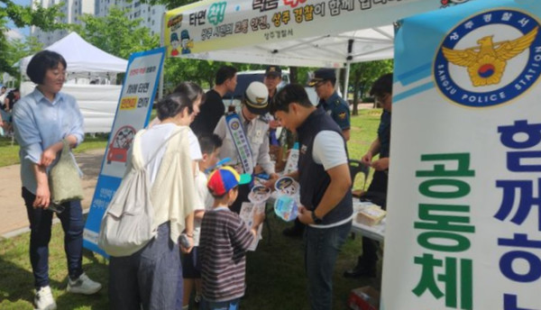 경북 상주경찰서(서장 김진수)는 '2025 상주 만화·웹툰 페스티벌' 행사장에서 찾아가는 치안드림센터를 운영했다. (사진=상주경찰서 제공)