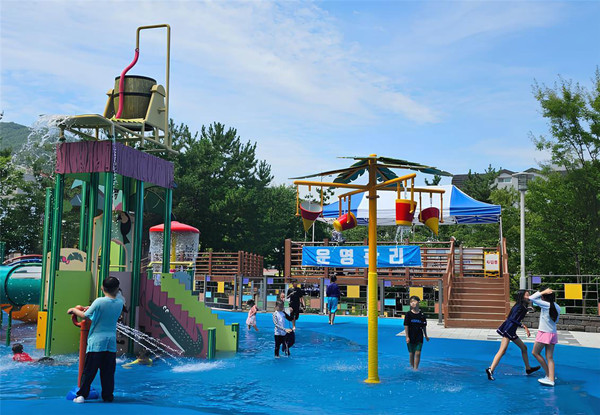 ‘운남근린공원 어린이 물놀이장’(인천광역시 중구 운남동 1551)을 오는 18일 주민들을 대상으로 무료 개장한다.