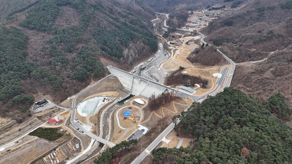 원주시 판부면 신촌리에 건설된 ‘원주천댐’이 본격적인 운영에 들어가 지난 집중호우 시 큰 역할을 한 것으로 나타났다.(사진=원주시 제공)