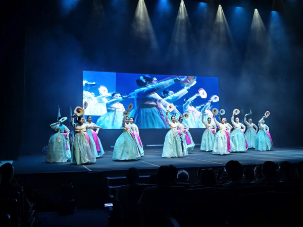 영종동 주민자치센터 고전무용 프로그램팀 ‘한여울 무용단’ 공연