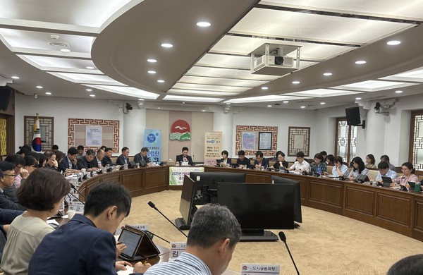 인천중구가 지난 1일 중구청 서별관 회의실에서 ‘반부패·청렴 시책 추진 3차 보고회’를 개최하고 있다.(사진=인천중구청)