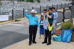 고성한 경찰서장이 캠페인에서 현장 확인하고 있다. 