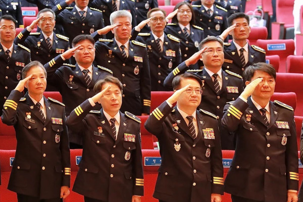 대전경찰청(청장 최주원)은 21일 청사 내 김용원홀에서 ‘제80주년 경찰의 날 기념식’을 개최했다. (사진=대전경찰청 제공)