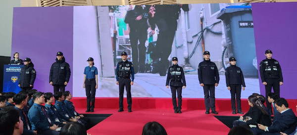 경찰은 창설 80주년을 맞이해 10년 만에 새롭게 개선한 경찰복을 22일 공개했다. (사진=경찰청 제공)