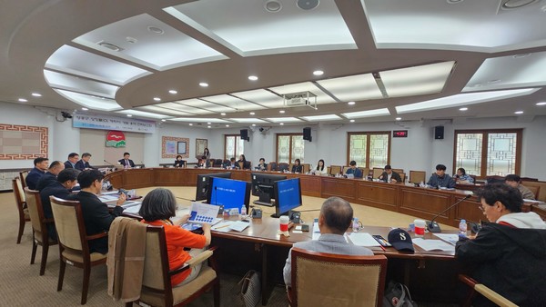 인천 중구가 2026년 7월 1일 공식 출범을 앞둔 신설 ‘영종구’의 정체성과 미래 비전을 담은 상징물(CI, 캐릭터) ‘영종구 상징물(CI, 캐릭터) 개발 전략보고회’를 개최하고 있다.(사진=인천중구청)