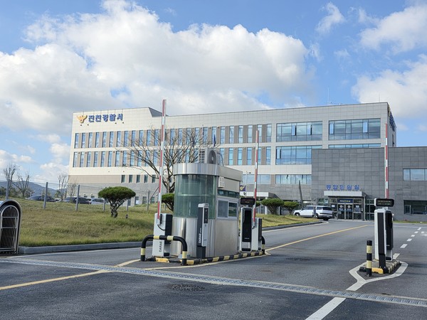 충북진천경찰서는 지난 3월 손휘택 서장 부임 후 주민 친화적 치안 활동과 수평적 조직문화를 바탕으로 눈부신 성과를 거두고 있어 주목을 받고 있다.