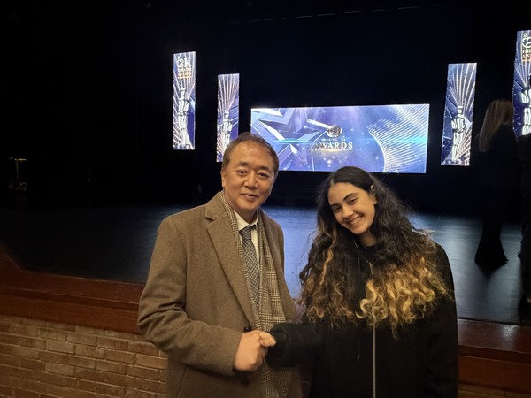 손정우 삼일로창고극장 극장장과 대상 수상자 Daniel Shapira 