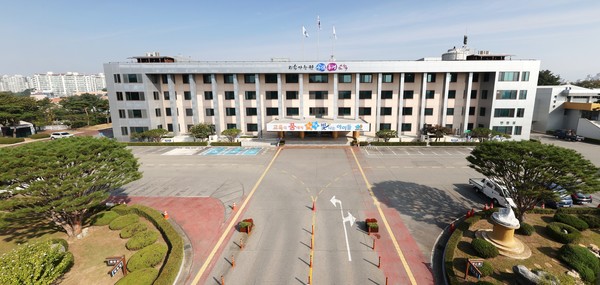 충청북도교육청(교육감 윤건영)은 12월 17일 2026년 병오년 사자성어로 『온지성실(溫知誠實)』을 선정했다.(사진=충북교육청 제공)