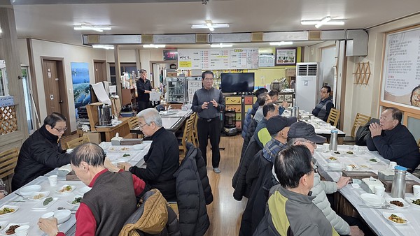 박윤재 경우회장이 인사말을 하고 있다.