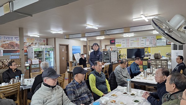 벅영찬 여성청소년과장이 인사말을 하고 있다.