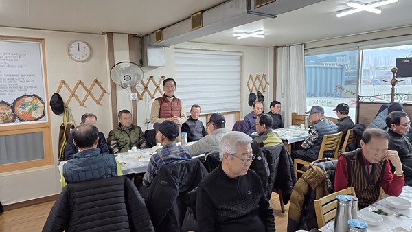 김현구 영랑지구대 지킴이 총무가  자유발언을 하고 있다.