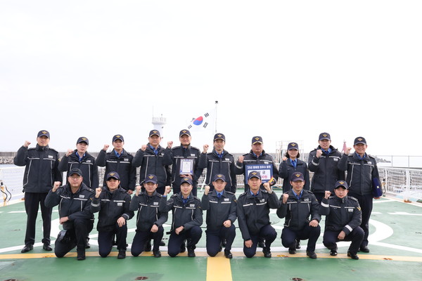 동해해양경찰서(서장 김환경)는 동해지방해양경찰청 주관 ‘2025년 도상훈련 경진대회’에서 1위를 차지하며 이번 경진대회 최우수 경찰서로 선정되는 영예를 안았다고 24일 밝혔다.(사진=동해해경 제공)