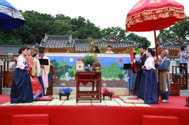 인천월미도 전통공원 양진당에서2026년 전통결혼 시연회 개최를위한 준비연습을 하고 있다. 