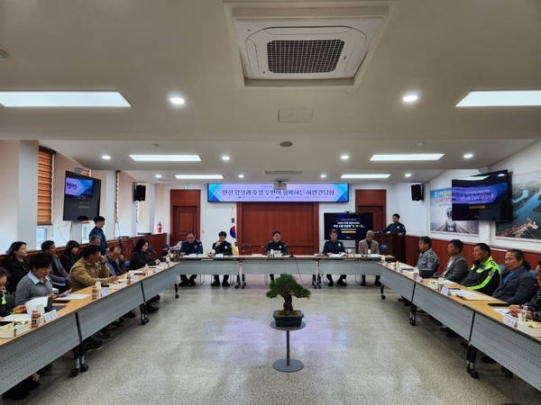 진천경찰서는 3월 31일 초평면 행정복지센터에서 최근 초평면 일대에서 발생한 강력범죄와 관련해 주민 불안 해소와 지역 치안 강화를 위해 「치·안+감」주민 소통 간담회를 개최했다.(사진=진천경찰서 제공)