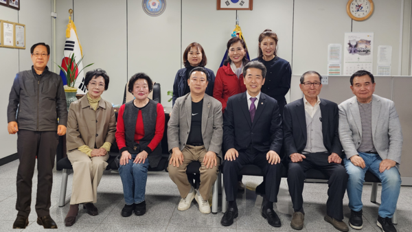 정기월례회의 참석자 기념촬영